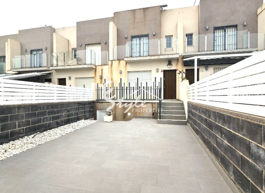 Buy townhouse with garden and pool in Torrevieja. ID 6300