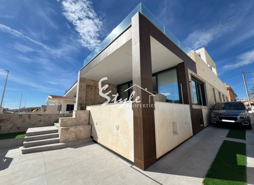 Buy villa a few steps from the best sandy beaches and private access to the Sea. ID: 6256