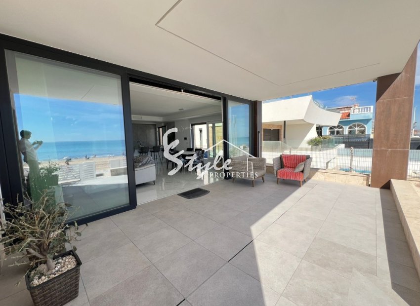 Buy villa a few steps from the best sandy beaches and private access to the Sea. ID: 6256