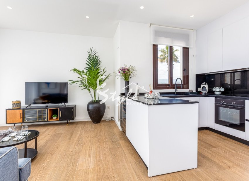 Buy villa in Benidorm, Costa Blanca with pool, close to sea. ID: ON1375