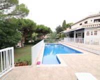 Buy villa in Campoamor close to sea. ID 6120