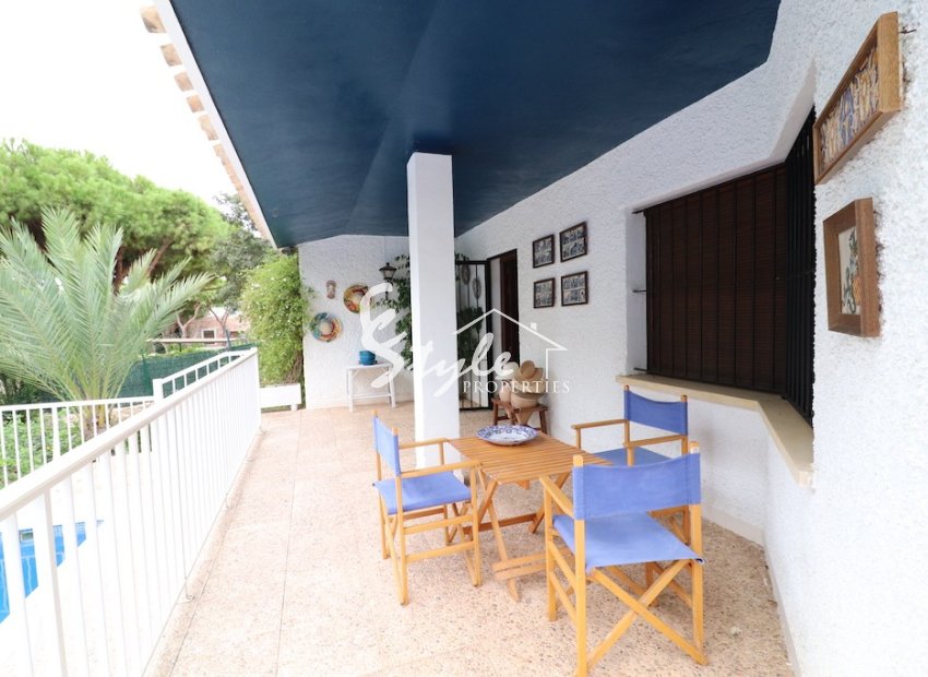 Buy villa in Campoamor close to sea. ID 6120