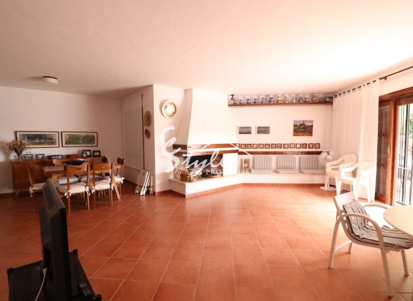 Buy villa in Campoamor close to sea. ID 6120