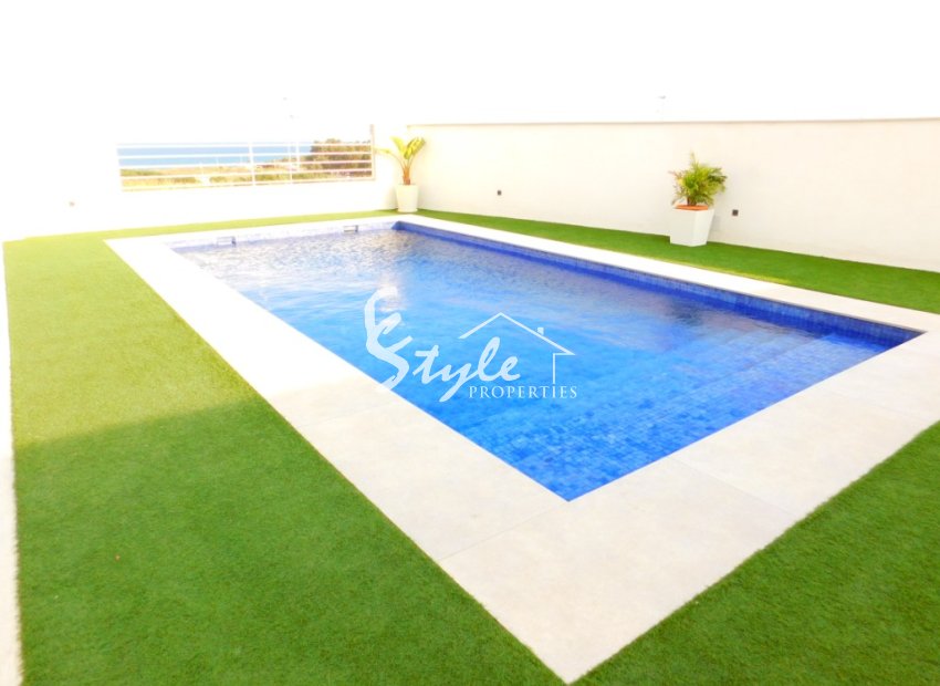 Buy villa in Costa Blanca beach, and with sea views in Guardamar del Segura, Costa Blanca. ID: 4114