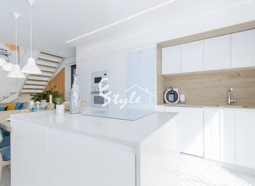 Buy villa in Costa Blanca close to golf and beach in Benidorm. ID: ON1137_33