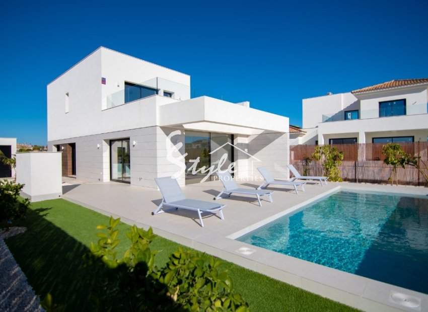 Buy villa in Costa Blanca close to golf and beach in Los Montesinos. ID: ON1123_32