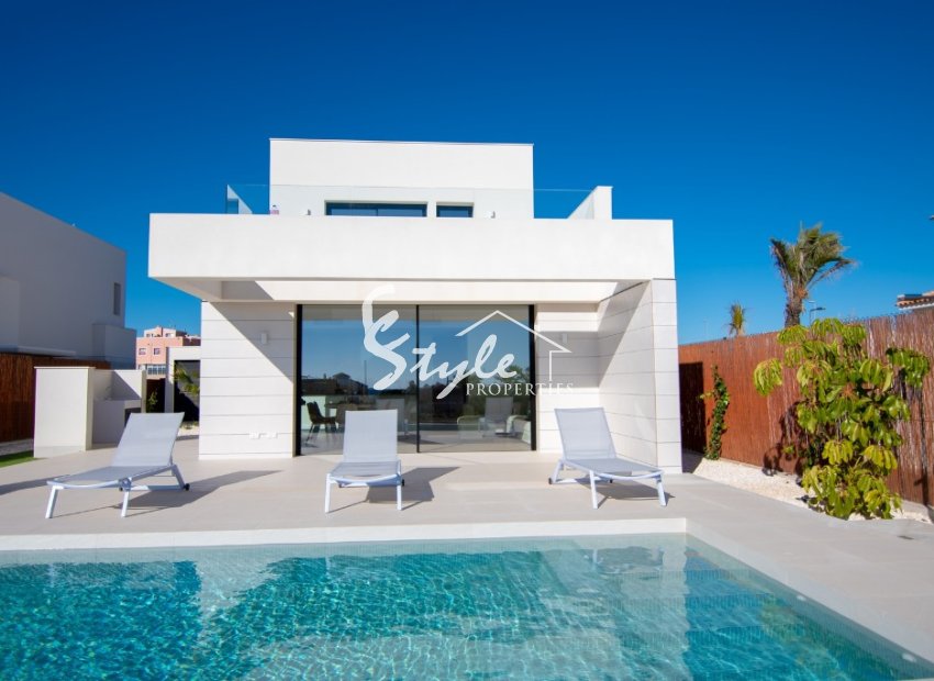 Buy villa in Costa Blanca close to golf and beach in Los Montesinos. ID: ON1123_33