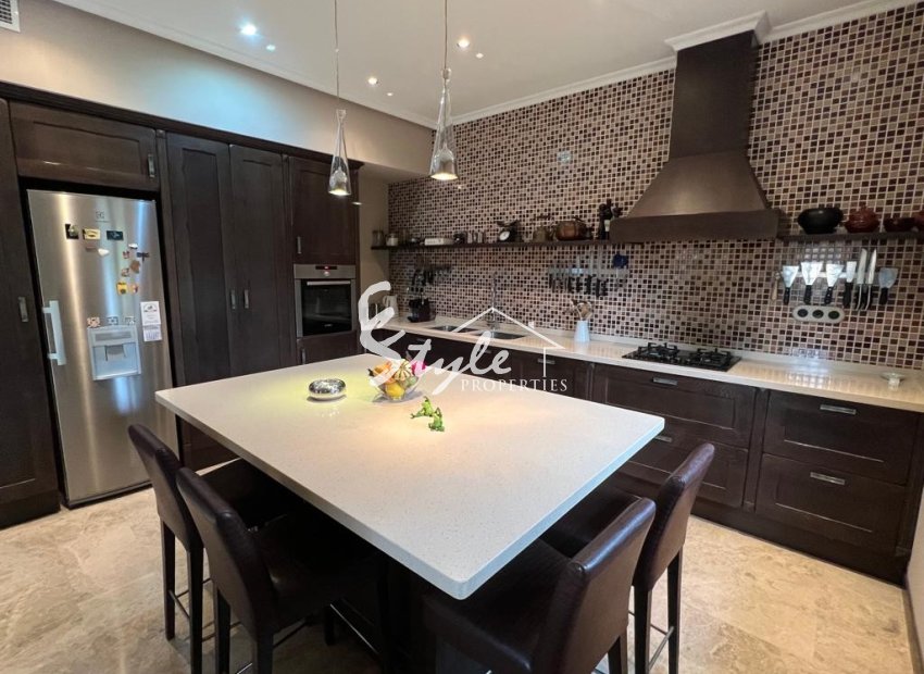 Buy Villa in Costa Blanca close to sea in Ciudad Quesada. ID: 4973