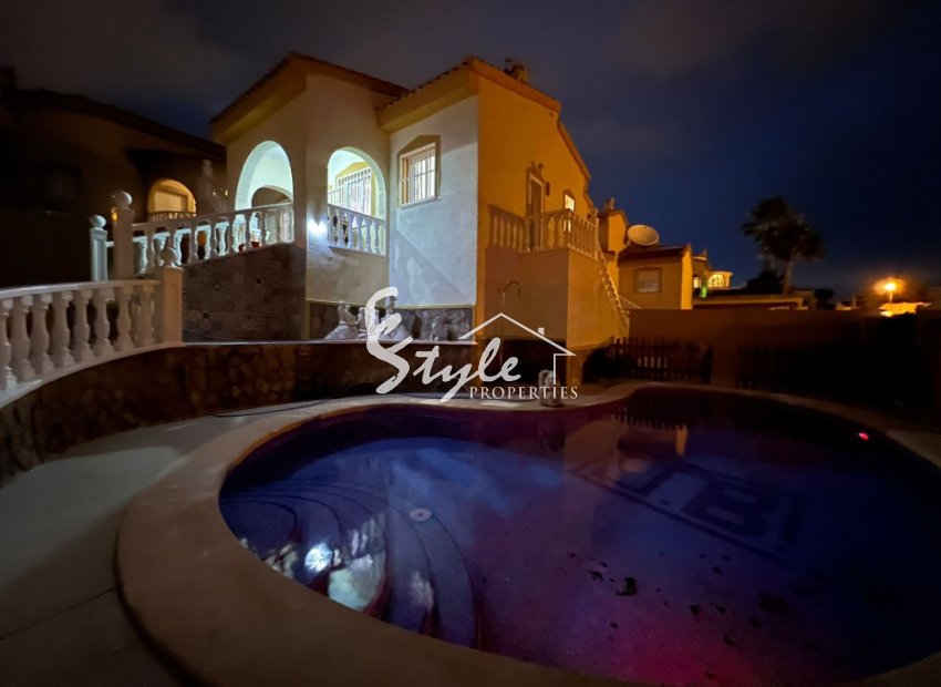 Buy villa in Costa Blanca close to sea in Ciudad Quesada. ID: ST-6338