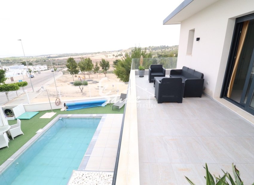 Buy villa with 3 bedrooms in San Miguel de Salinas and close to the beach. ID 6226