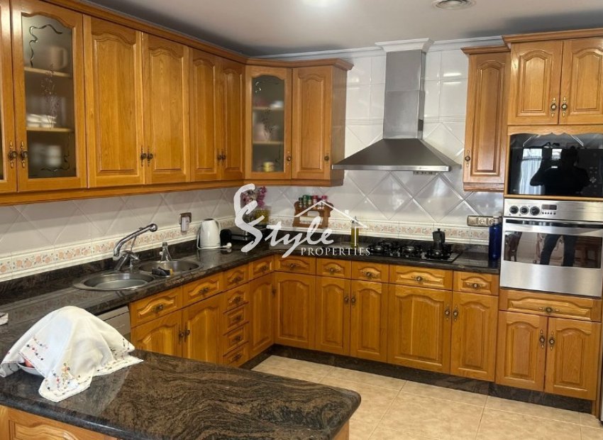 Buy villa with pool and private garden for sale in Callosa del Segura, Orihuela Costa. ID 6048