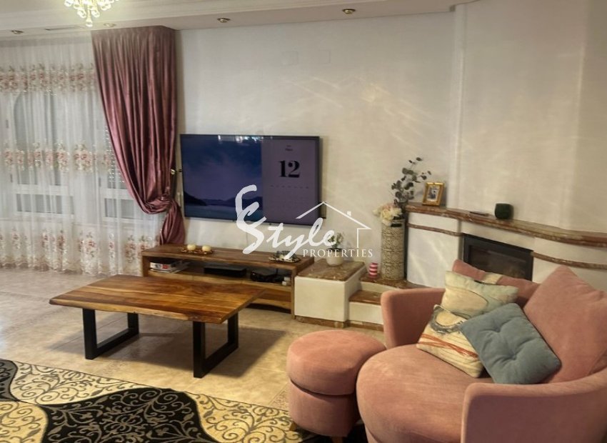 Buy villa with pool and private garden for sale in Callosa del Segura, Orihuela Costa. ID 6048