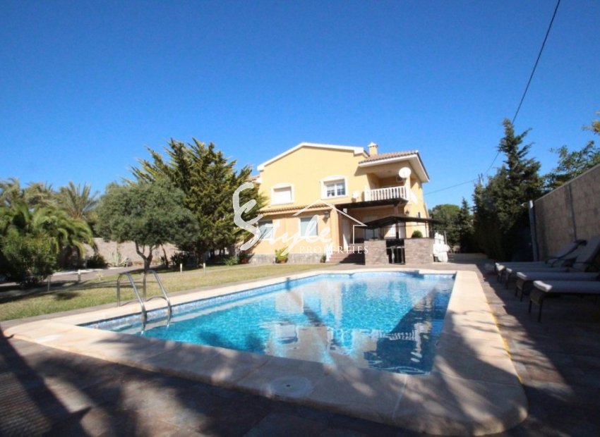 Buy Villa with pool in Costa Blanca close to sea in Cabo Roig, Orihuela Costa. ID: 6167