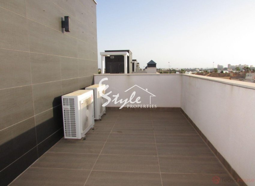 Buy Villa with pool in Costa Blanca close to sea in Lomas de Cabo Roig, Orihuela Costa. ID: 4994