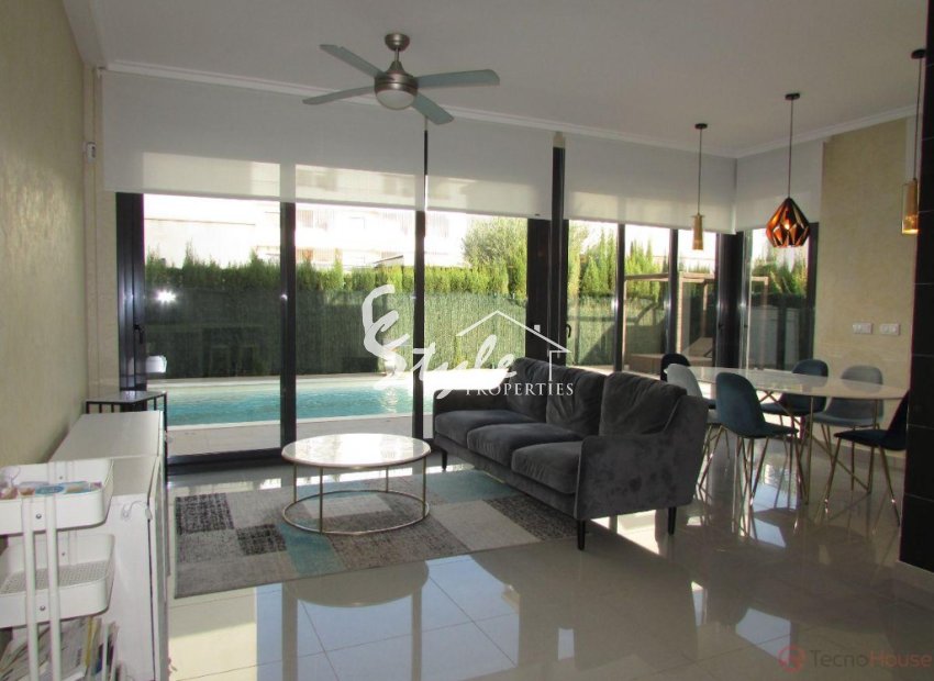 Buy Villa with pool in Costa Blanca close to sea in Lomas de Cabo Roig, Orihuela Costa. ID: 4994