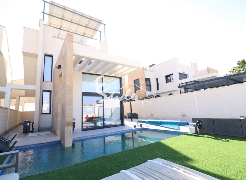 Buy Villa with pool in Costa Blanca close to sea in Lomas de Cabo Roig, Orihuela Costa. ID: 6130