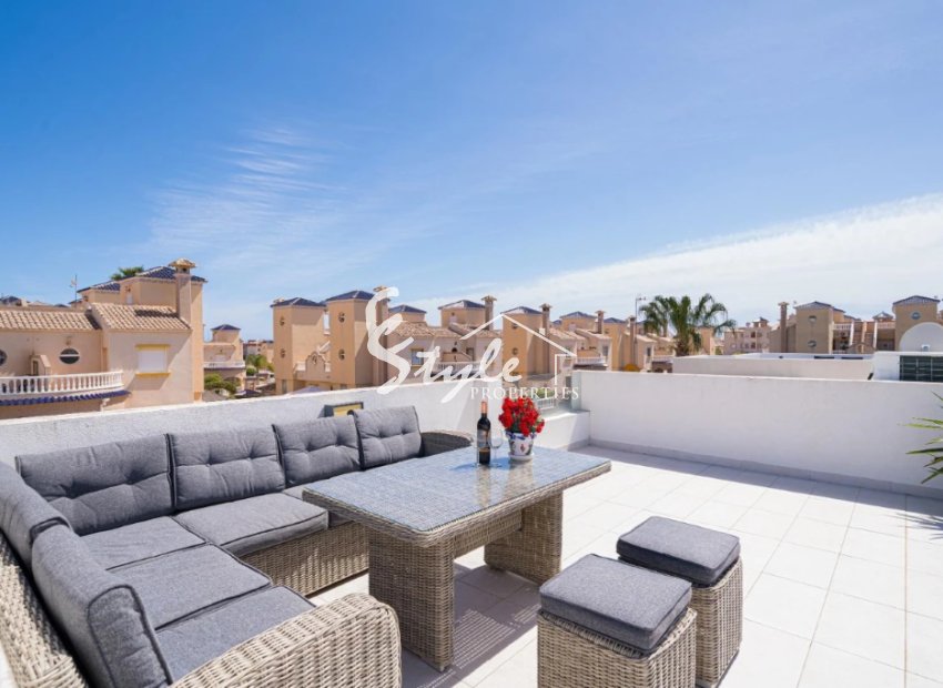 Buy Villa with pool in Costa Blanca close to sea in Lomas de Cabo Roig, Orihuela Costa. ID: 6307