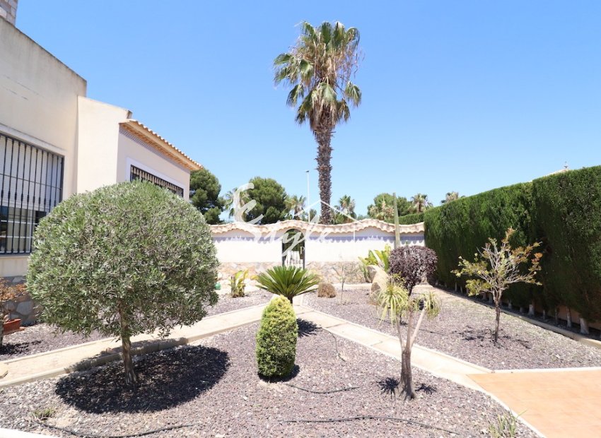 Buy villa with pool in Las Ramblas close to golf. ID 4869