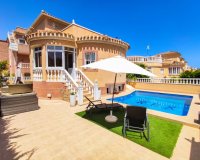 Buy villa with pool in Playa Flamenca, near the sea and close to the beaches of Orihuela Costa. ID: 4564