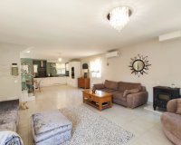 Buy villa with pool in Playa Flamenca, near the sea and close to the beaches of Orihuela Costa. ID: 4564