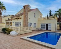 Buy villa with pool in Playa Flamenca, near the sea and close to the beaches of Orihuela Costa. ID: 6086