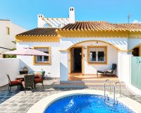 Casa adosada con piscina privada en venta en Torre de Horadada, Costa Blanca Sur, España