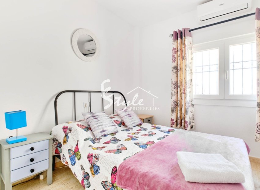 Casa adosada con piscina privada en venta en Torre de Horadada, Costa Blanca Sur, España