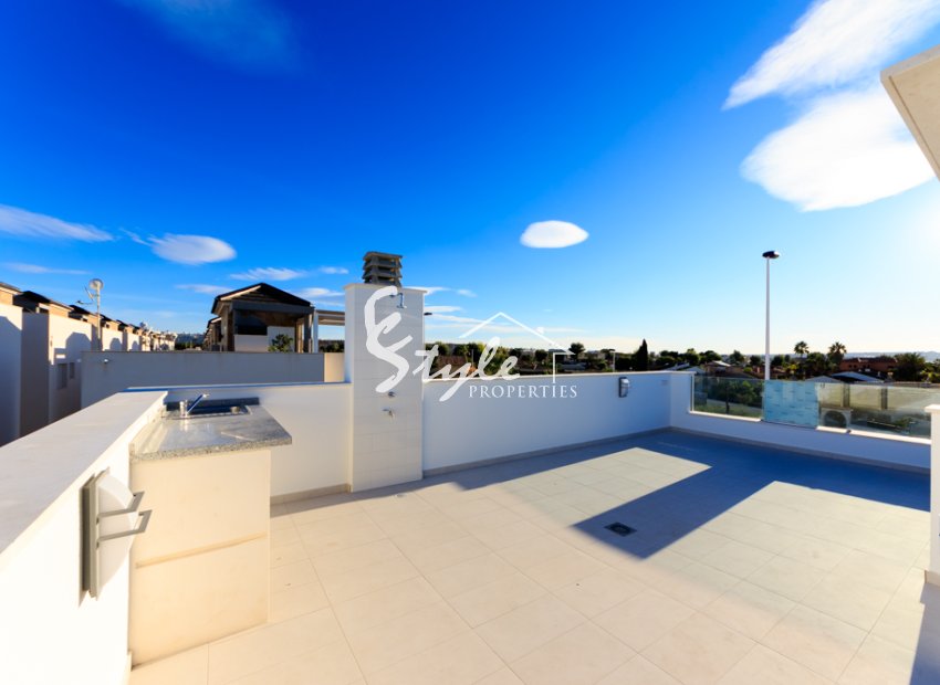 Casa adosada de obra nueva en venta en Pilar de la Horadada, Costa Blanca, España. ON1478