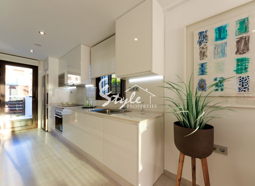 Casa adosada de obra nueva en venta en Pilar de la Horadada, Costa Blanca, España. ON1478