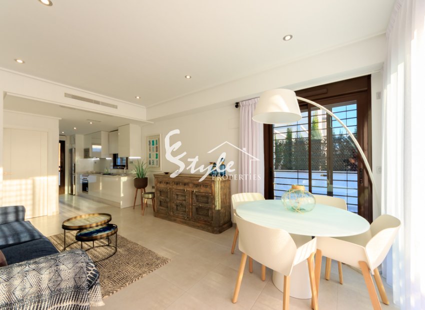 Casa adosada de obra nueva en venta en Pilar de la Horadada, Costa Blanca, España. ON1478