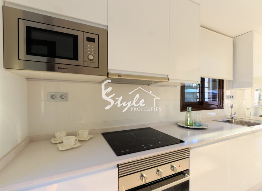 Casa adosada de obra nueva en venta en Pilar de la Horadada, Costa Blanca, España. ON1478