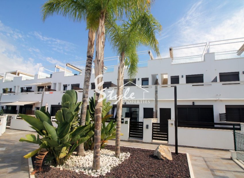 Casa adosada de obra nueva en venta en Pilar de la Horadada, Costa Blanca, España. ON1478