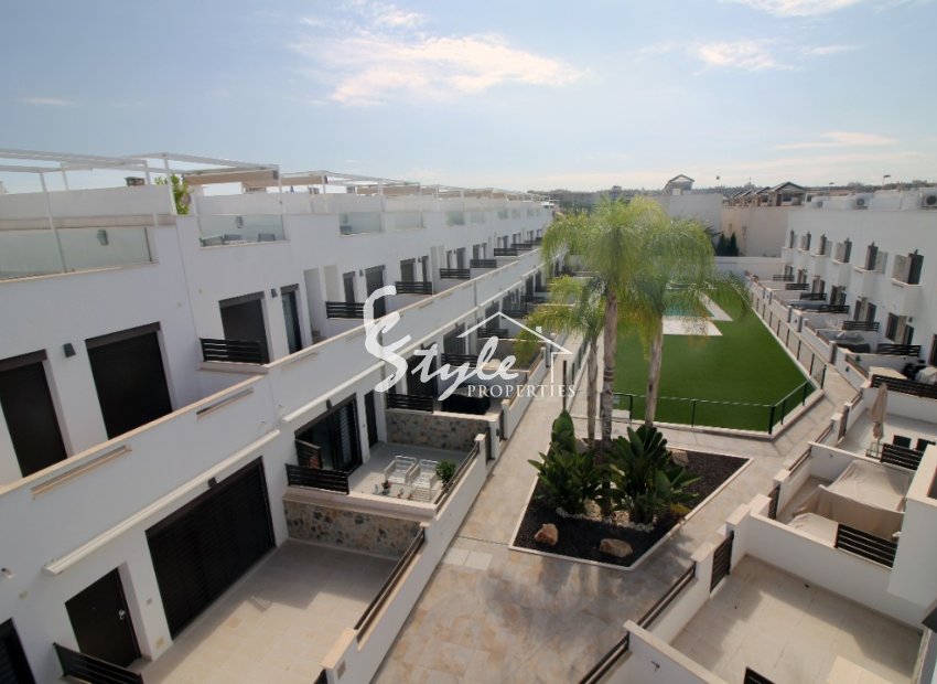 Casa adosada de obra nueva en venta en Pilar de la Horadada, Costa Blanca, España. ON1478