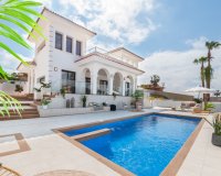 Chalet de nueva construcción totalmente amueblado con piscina en venta en Ciudad Quesada, Costa Blanca, España