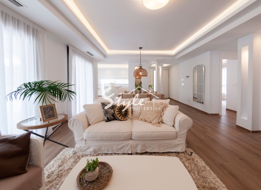 Chalet de nueva construcción totalmente amueblado con piscina en venta en Ciudad Quesada, Costa Blanca, España