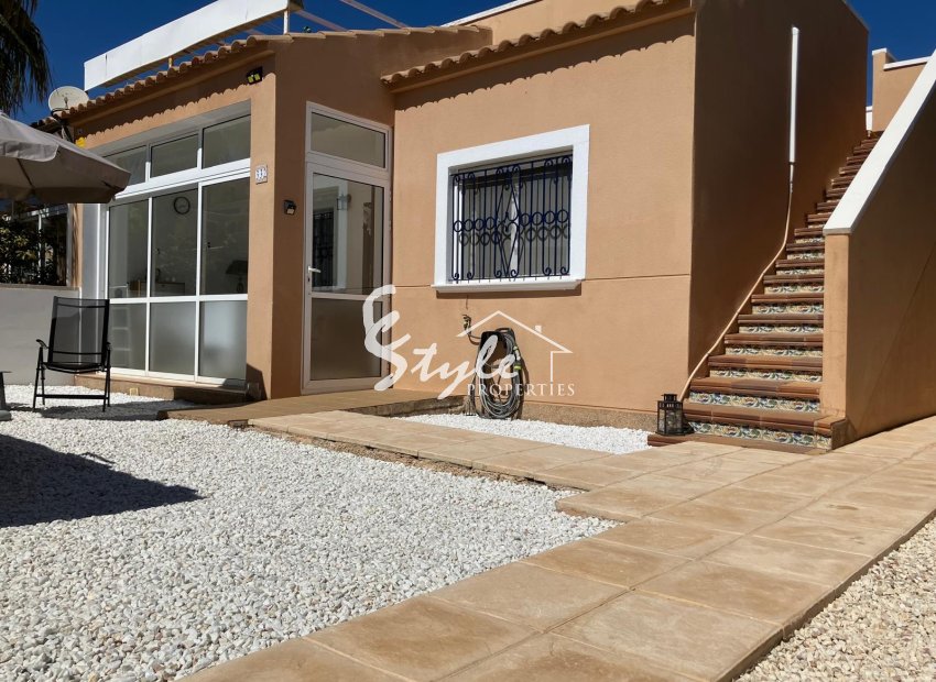 Chalet Pareada de 2 Dormitorios en Venta en Punta Prima – Gran Solárium y Excelente Ubicación. ID2361