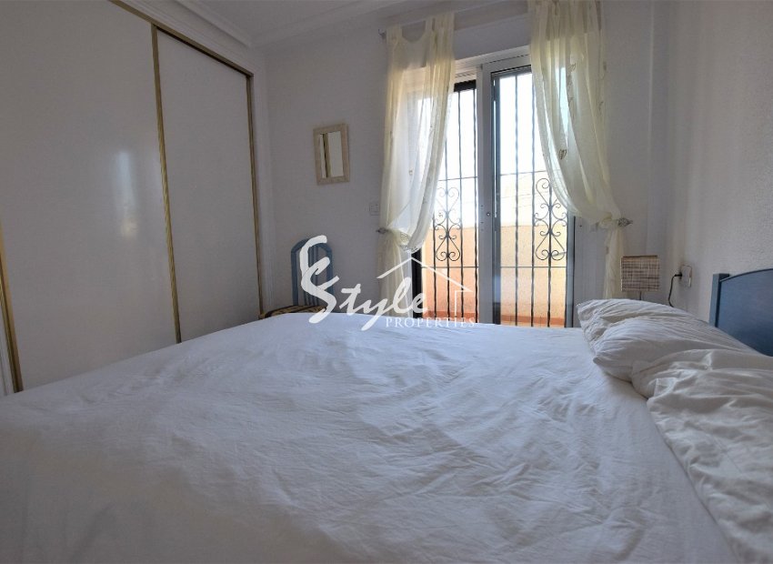 Chalet semi-adosado de 3 dormitorios en venta cerca del campo de golf en Las Filipinas, Villamartin