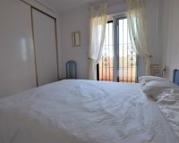 Chalet semi-adosado de 3 dormitorios en venta cerca del campo de golf en Las Filipinas, Villamartin