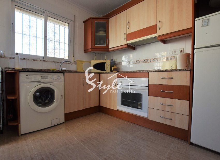 Chalet semi-adosado de 3 dormitorios en venta cerca del campo de golf en Las Filipinas, Villamartin