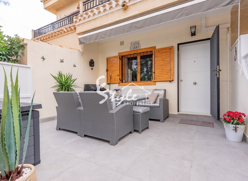Charming renovated townhouse for sale with sea views in Playa Flamenca, Costa Blanca, Spain. ID2750