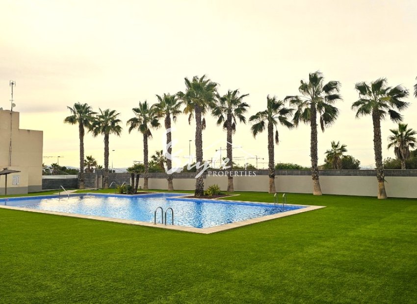 Comprar adosado con jardín y piscina en Aguas Nuevas, Torrevieja. ID 6300