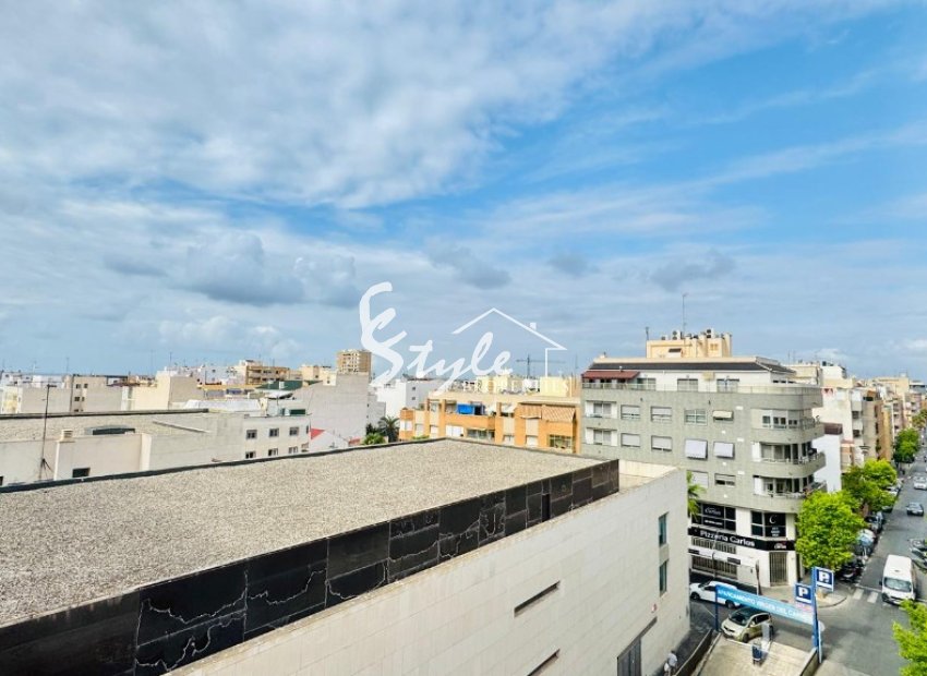 Comprar Apartamento Ático con vistas al mar en Torrevieja a 200m de las Playas del Cura y Los Locos. ID ST-6344