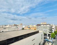 Comprar Apartamento Ático con vistas al mar en Torrevieja a 200m de las Playas del Cura y Los Locos. ID ST-6344