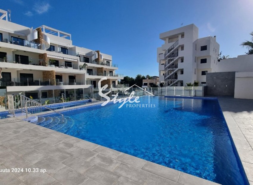 Comprar apartamento ático frente al campo de golf en Villamartín golf, Costa Blanca. ID 6314