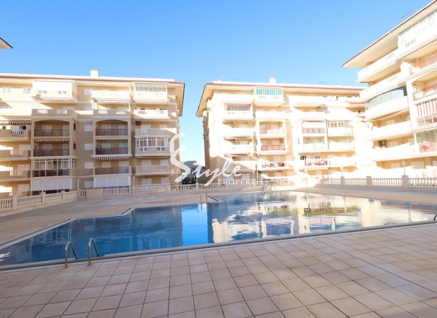 Comprar apartamento cerca de la playa en La Mata, Torrevieja. ID 6266