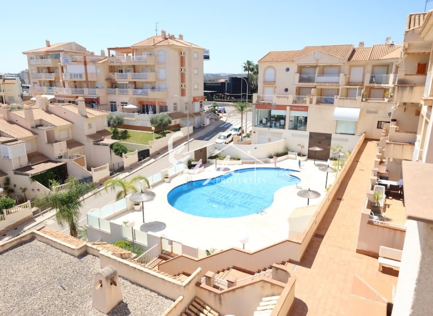 Comprar apartamento con piscina cerca del mar y playas en Terrazas de Aguamarina, Orihuela Costa. ID: 6350