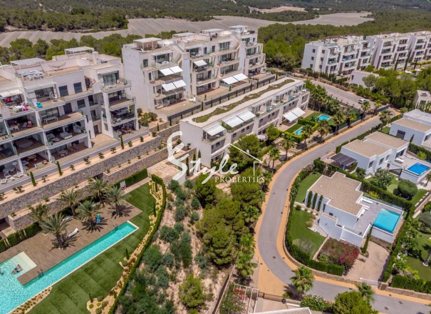 Comprar apartamento con piscina comunitaria en Las Colinas Golf & Country Club, Orihuela Costa. id 6164