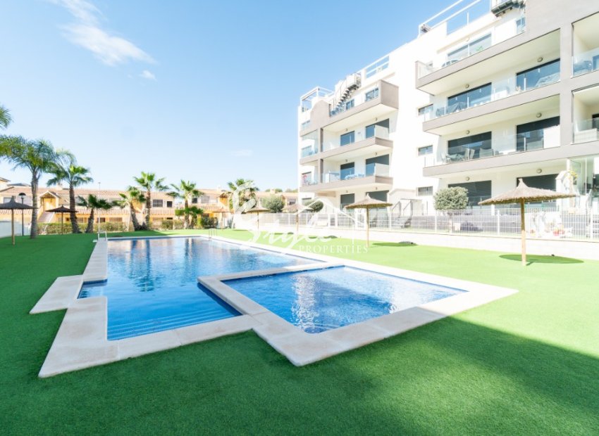 Comprar apartamento con piscina en Villamartin cerca del golf. ID 6332