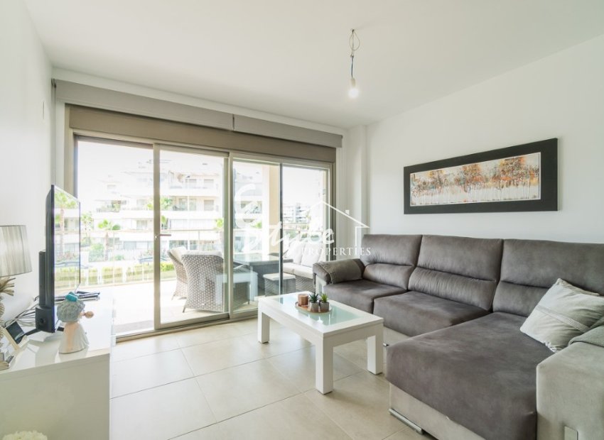 Comprar apartamento con piscina en Villamartin cerca del golf. ID 6352