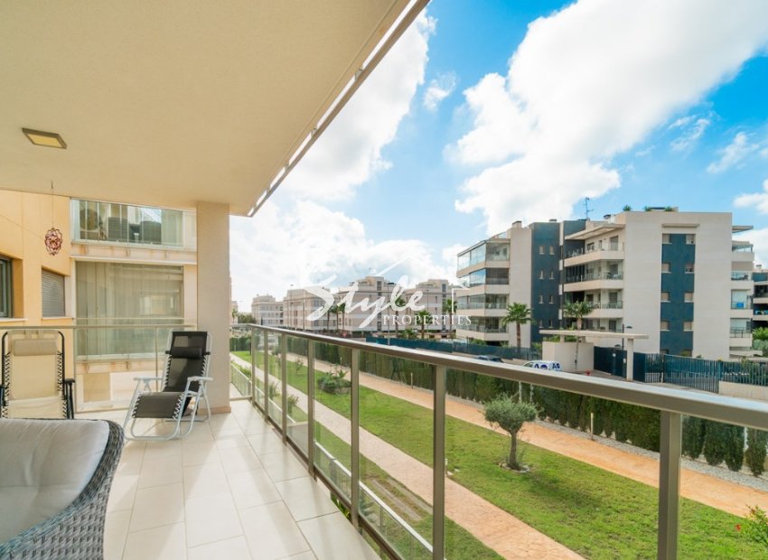 Comprar apartamento con piscina en Villamartin cerca del golf. ID 6352